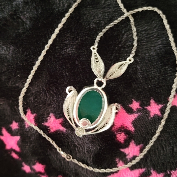 Sterling Necklace with Intricate Detail Oval Green Onyx Filigree Pendant - Picture 5 of 14